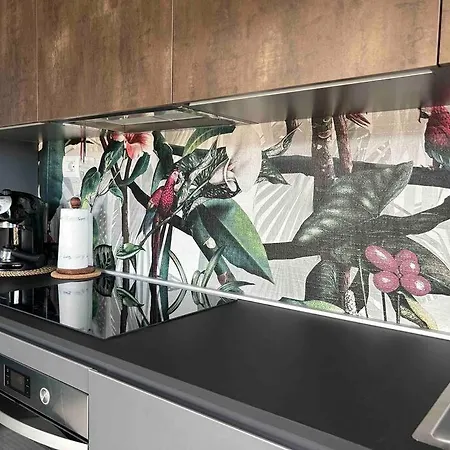 Design With Parking And View From The Balcony 2 Klm Station To 5 Terre And Walking Distance To The Waterfront Apartment