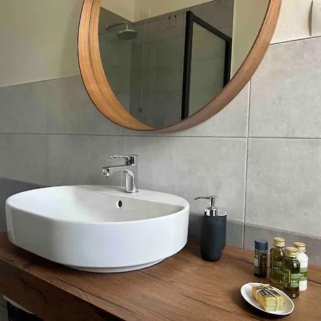 Design With Parking And View From The Balcony 2 Klm Station To 5 Terre And Walking Distance To The Waterfront Appartamento