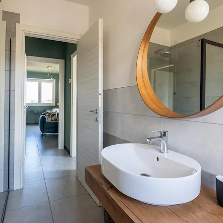 Casamarga Urban Chic With Balcony, Private Parking, Panoramic View Balcony, 2 Klm From Cinque Terre Station, Walking Distance To Waterfront
