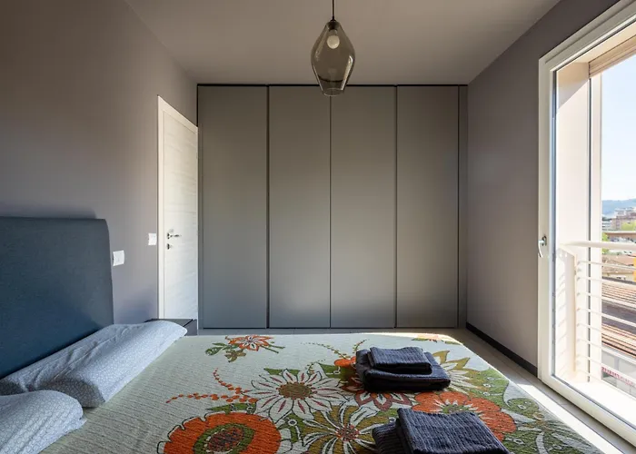 Design With Parking And View From The Balcony 2 Klm Station To 5 Terre And Walking Distance To The Waterfront *