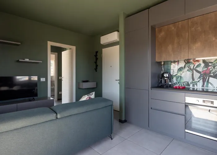 Design With Parking And View From The Balcony 2 Klm Station To 5 Terre And Walking Distance To The Waterfront Apartmán *